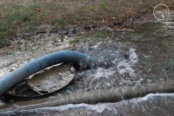 В Мариуполе случилась авария: огромное количество воды превратило улицы в реки
