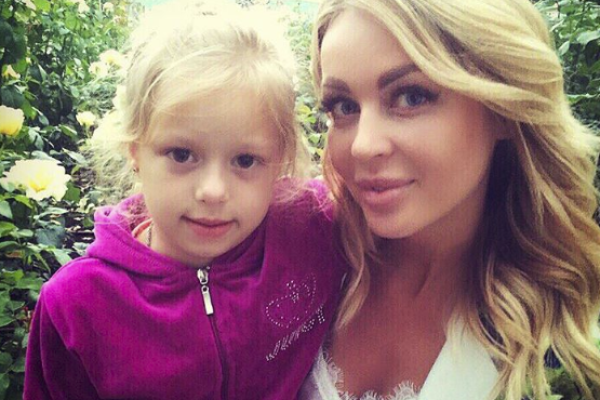 Звезда шоу "Дом-2" показал публике свою новую избранницу