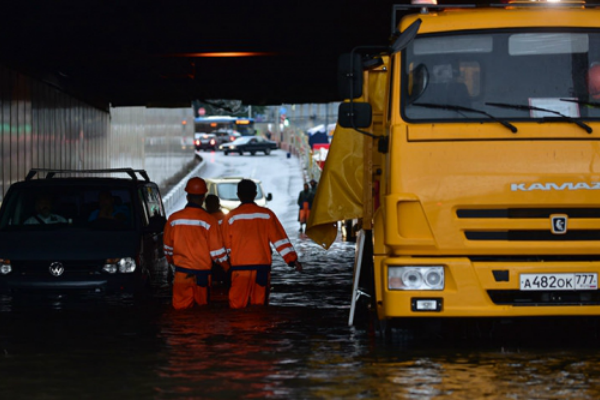 Москва ушла под воду из-за сильнейших ливней Москва ушла под воду из-за сильнейших ливней