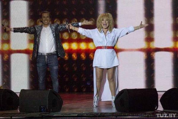 Алла Пугачева поразила публику очень коротким платьем