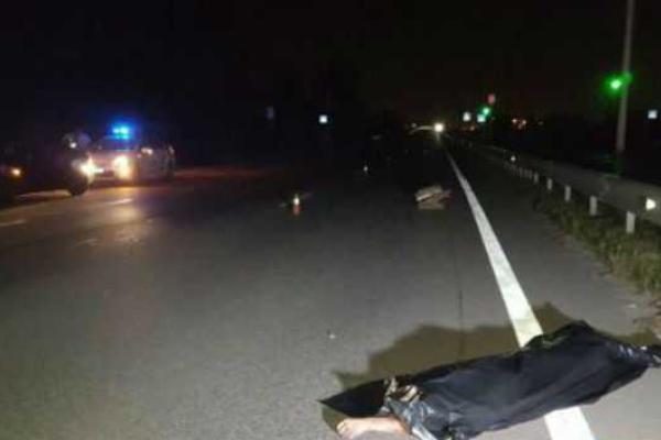 В Киеве страшное ДТП: автомобиль на большой скорости сбил насмерть парня В Киеве страшное ДТП: автомобиль на большой скорости сбил насмерть парня