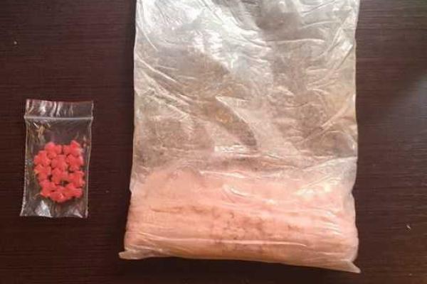 На КПВВ "Зайцево" сотрудники СБУ задержали мужчин, провозивших в зону АТО наркотики На КПВВ "Зайцево" сотрудники СБУ задержали мужчин, провозивших в зону АТО наркотики