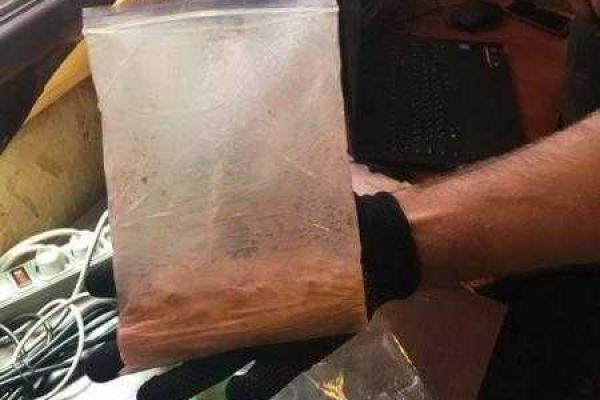 На КПВВ "Зайцево" сотрудники СБУ задержали мужчин, провозивших в зону АТО наркотики На КПВВ "Зайцево" сотрудники СБУ задержали мужчин, провозивших в зону АТО наркотики