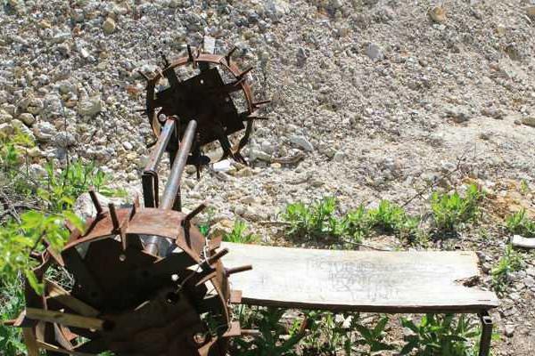 Бойцы в зоне АТО смастерили спортивный инвентарь из дерева и остатков снарядов: опубликованы фото Бойцы в зоне АТО смастерили спортивный инвентарь из дерева и остатков снарядов: опубликованы фото