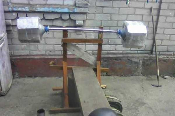 Бойцы в зоне АТО смастерили спортивный инвентарь из дерева и остатков снарядов: опубликованы фото Бойцы в зоне АТО смастерили спортивный инвентарь из дерева и остатков снарядов: опубликованы фото