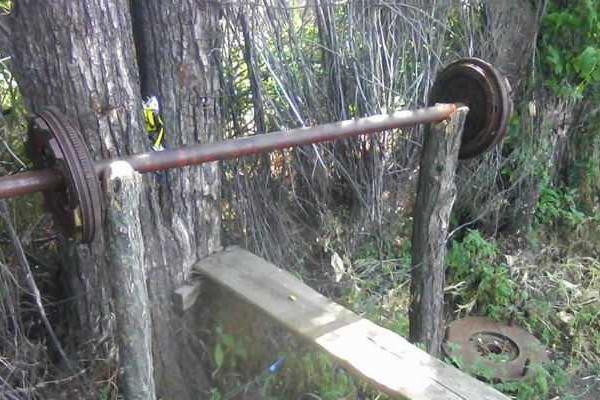 Бойцы в зоне АТО смастерили спортивный инвентарь из дерева и остатков снарядов: опубликованы фото Бойцы в зоне АТО смастерили спортивный инвентарь из дерева и остатков снарядов: опубликованы фото