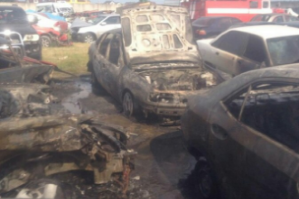 На штрафплощадке под Киевом сгорели 6 машин