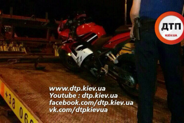 В Киеве пьяный прокурор разъезжал на мотоцикле без документов В Киеве пьяный прокурор разъезжал на мотоцикле без документов