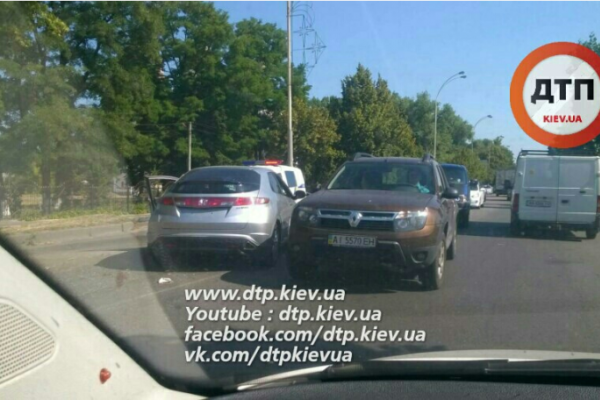 В Броварах "Хонда" вылетела на встречку и врезалась в маршрутку В Броварах "Хонда" вылетела на встречку и врезалась в маршрутку