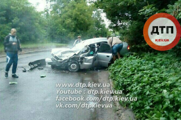 В Харькове автомобиль вылетел на встречку и протаранил маршрутку: трое погибших В Харькове автомобиль вылетел на встречку и протаранил маршрутку: трое погибших