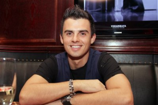 Актрису Наталью Рудову застукали за страстными поцелуями с солистом «Иванушек» Актрису Наталью Рудову застукали за страстными поцелуями с солистом «Иванушек»