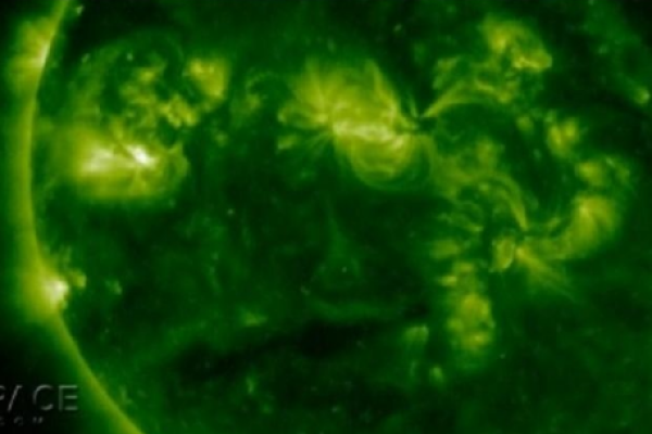 Астрономы показали уникальные снимки Солнца с "угрюмым лицом"