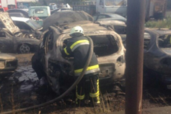 На штрафплощадке под Киевом сгорели 6 машин