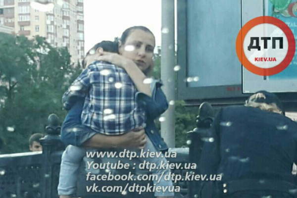 В Киеве Ниссан протаранил Чери с ребенком, есть пострадавшие В Киеве Ниссан протаранил Чери с ребенком, есть пострадавшие