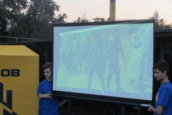В Мариуполе почтили память бойцов, погибших в Иловайском котле: фоторепортаж В Мариуполе почтили память бойцов, погибших в Иловайском котле: фоторепортаж