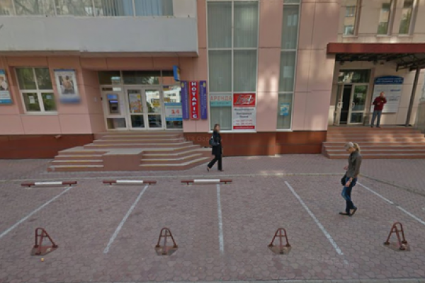 Над квартирой Моторолы в Донецке вывесили украинский флаг Над квартирой Моторолы в Донецке вывесили украинский флаг