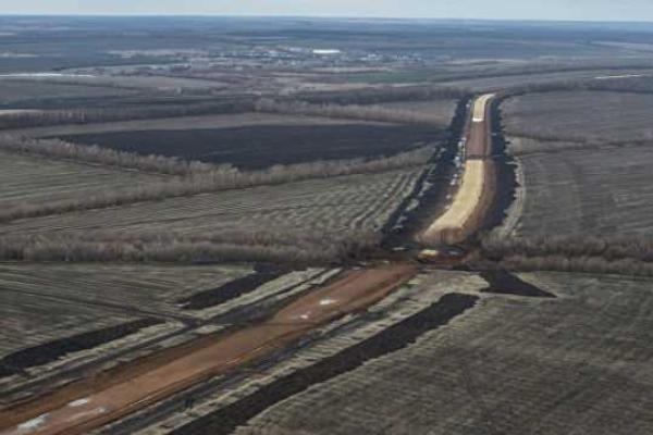 В России хвастаются быстрым строительством железной дороги в обход Украины В России хвастаются быстрым строительством железной дороги в обход Украины