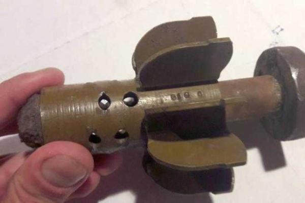 Военнослужащие-наблюдатели украинской стороны СЦКК после обстрелов обнаружили интересную находку Военнослужащие-наблюдатели украинской стороны СЦКК после обстрелов обнаружили интересную находку