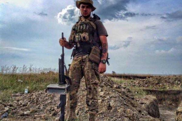 Порошенко просят наградить посмертно 22-летнего Влада Казарина, погибшего на Светлодарской дуге 