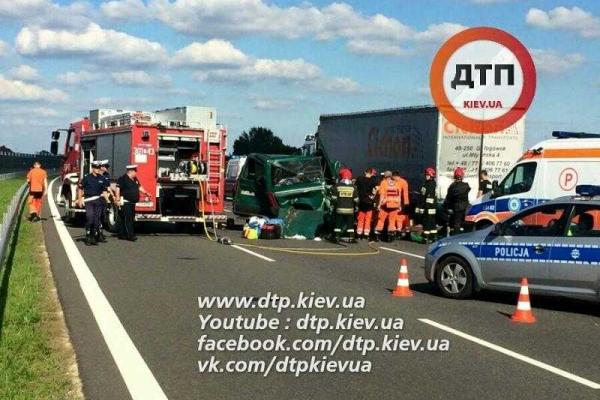 В Польше произошло страшное ДТП с украинским бусом: пятеро погибших