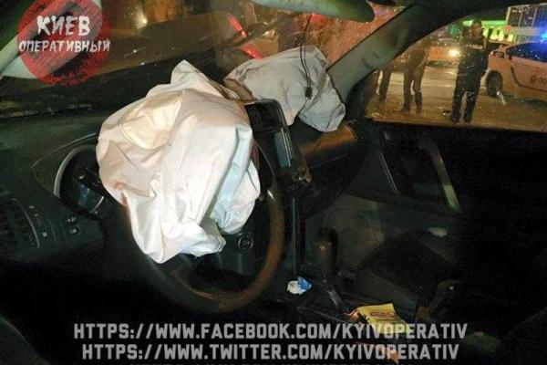 Патрульная полиция попала в серьезное ДТП в Киеве Патрульная полиция попала в серьезное ДТП в Киеве