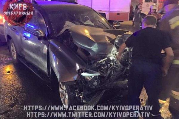 Патрульная полиция попала в серьезное ДТП в Киеве Патрульная полиция попала в серьезное ДТП в Киеве