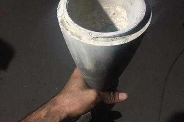 Волонтер показал остатки зажигательных мин, которыми боевики обстреливают блиндажи ВСУ Волонтер показал остатки зажигательных мин, которыми боевики обстреливают блиндажи ВСУ