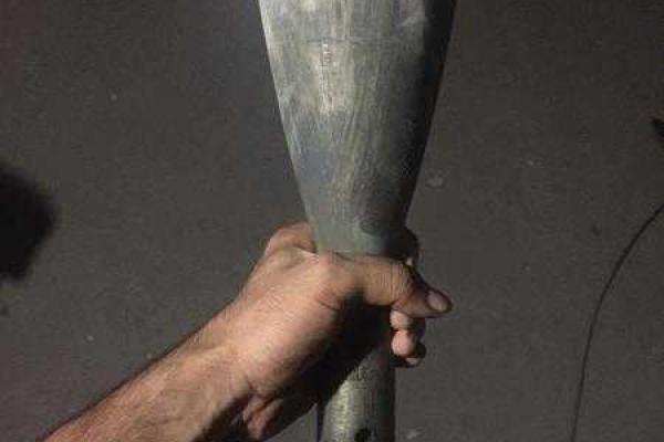 Волонтер показал остатки зажигательных мин, которыми боевики обстреливают блиндажи ВСУ Волонтер показал остатки зажигательных мин, которыми боевики обстреливают блиндажи ВСУ