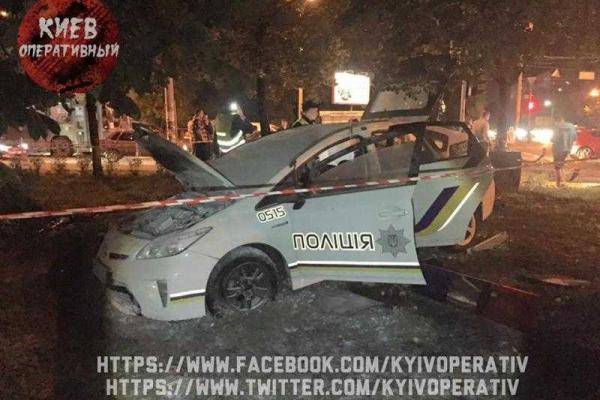 Патрульная полиция попала в серьезное ДТП в Киеве Патрульная полиция попала в серьезное ДТП в Киеве