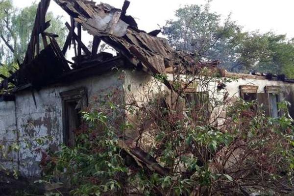 Боевики обстреляли Торецк, разрушены жилые дома