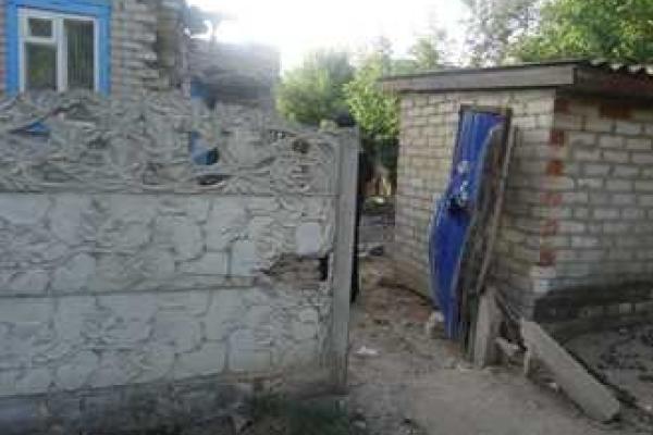 Боевики обстреляли Торецк, разрушены жилые дома