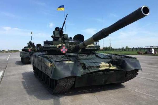 Порошенко передал ВСУ около 150 единиц военной техники Порошенко передал ВСУ около 150 единиц военной техники