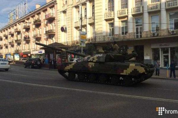 В центре Киева проходит репетиция военного парада В центре Киева проходит репетиция военного парада