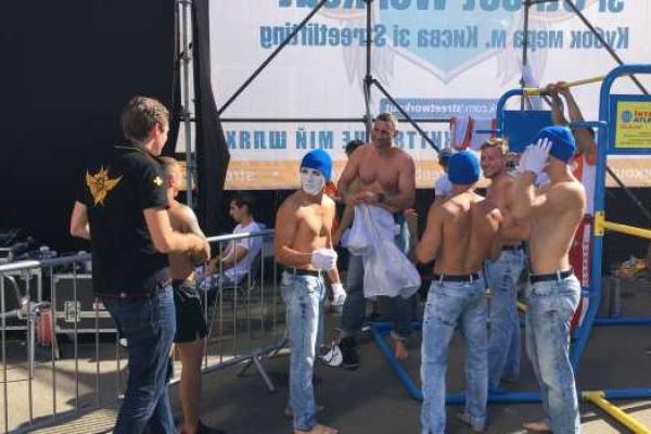 Виталий Кличко в маске и с голым торсом шокировал киевлян