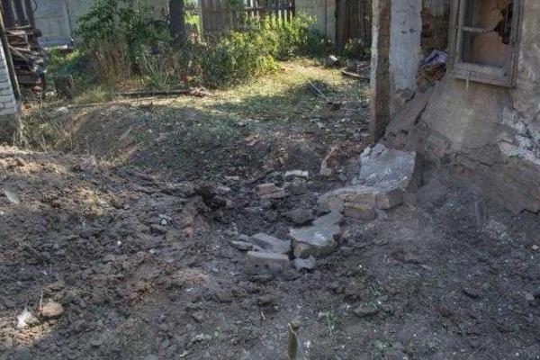 В сети показали фото последствий обстрела Петровского района Донецка В сети показали фото последствий обстрела Петровского района Донецка