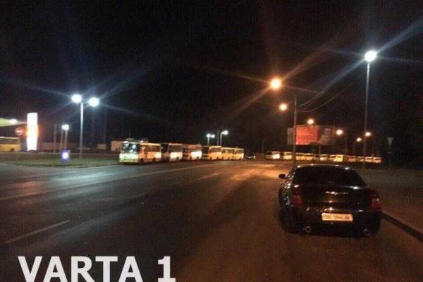 Во Львове водители маршруток устроили забастовку Во Львове водители маршруток устроили забастовку