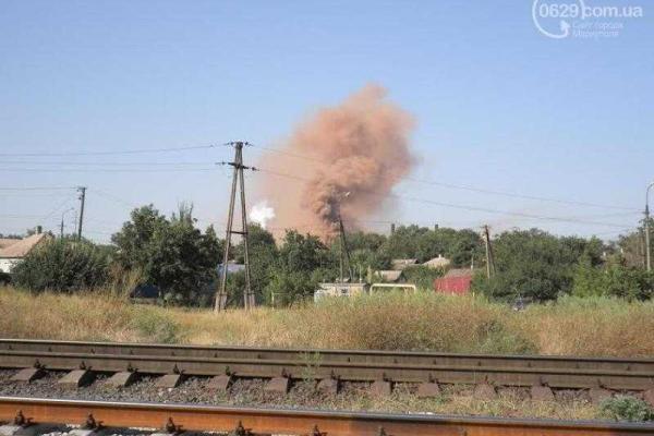 В Мариуполе местных жителей напугал бурый дым, который был виден из разных точек города