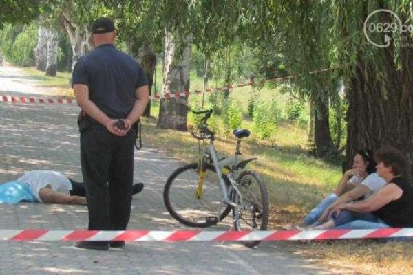 В Мариуполе мужчина умер в центре города