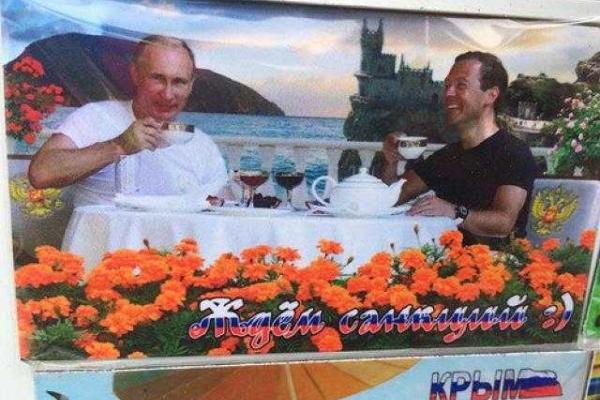 В Крыму выпустили сувенирные магниты, высмеивающие высказывания властей РФ - соцсети В Крыму выпустили сувенирные магниты, высмеивающие высказывания властей РФ - соцсети