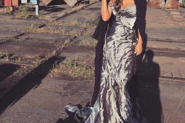 Новое платье Ани Лорак сравнили с мусорным пакетом