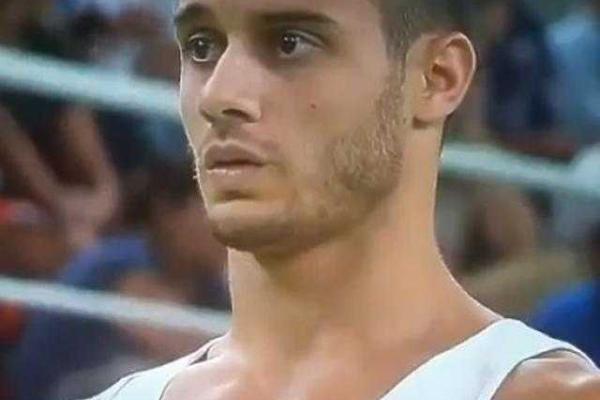 Рио-2016: Сломавшего ногу спортсмена уронили медики, в Сети появилось видео Рио-2016: Сломавшего ногу спортсмена уронили медики, в Сети появилось видео