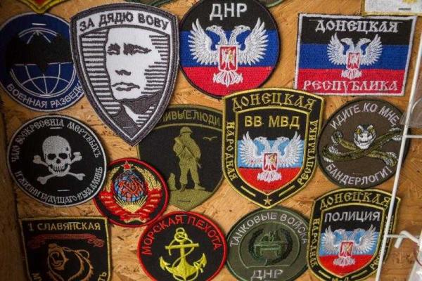 В Донецке продают сувениры: статуэтки Путина и портреты Захарченко