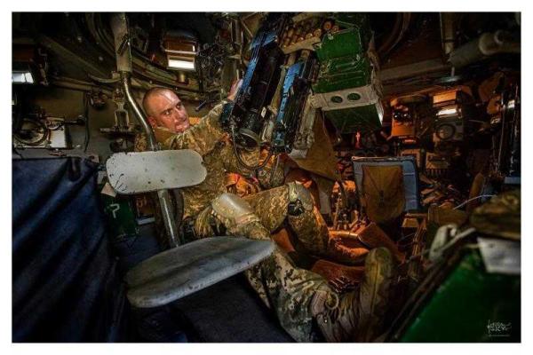 Фотограф поразил невероятными "живыми" снимками из зоны АТО