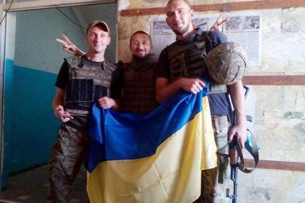 Над Авдеевской промзоной развевается флаг Украины