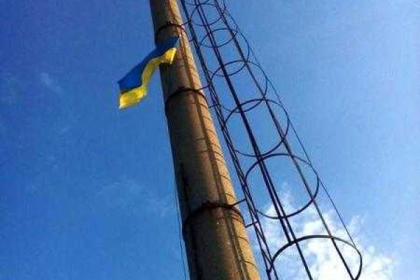 Над Авдеевской промзоной развевается флаг Украины