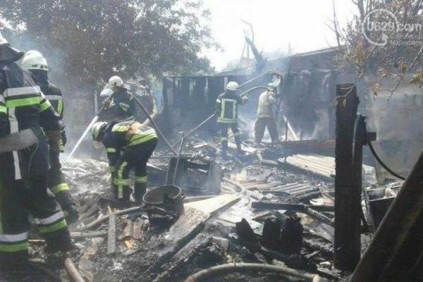 В Мариуполе случился сильный пожар, пострадали три человека