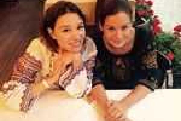 Дочери российских политиков погуляли по Киеву в вышиванках: фотофакт Дочери российских политиков погуляли по Киеву в вышиванках: фотофакт