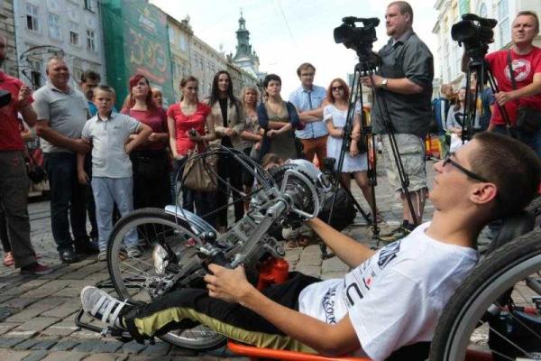 Парень с ДЦП проедет на велосипеде из Львова до Атлантического океана Парень с ДЦП проедет на велосипеде из Львова до Атлантического океана