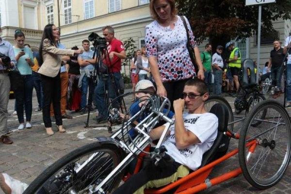 Парень с ДЦП проедет на велосипеде из Львова до Атлантического океана Парень с ДЦП проедет на велосипеде из Львова до Атлантического океана
