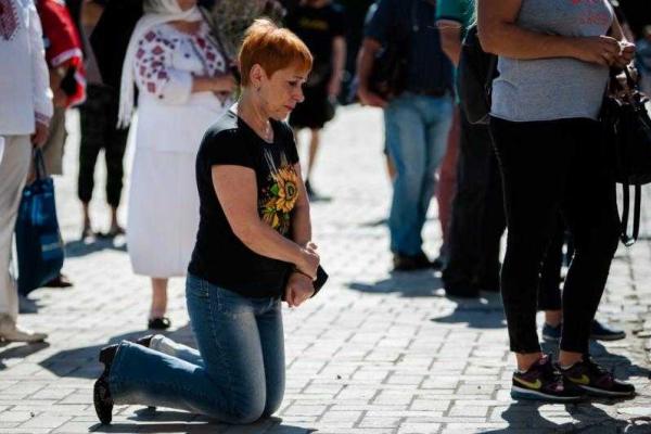 В центре Киева почтили память погибших под Иловайском